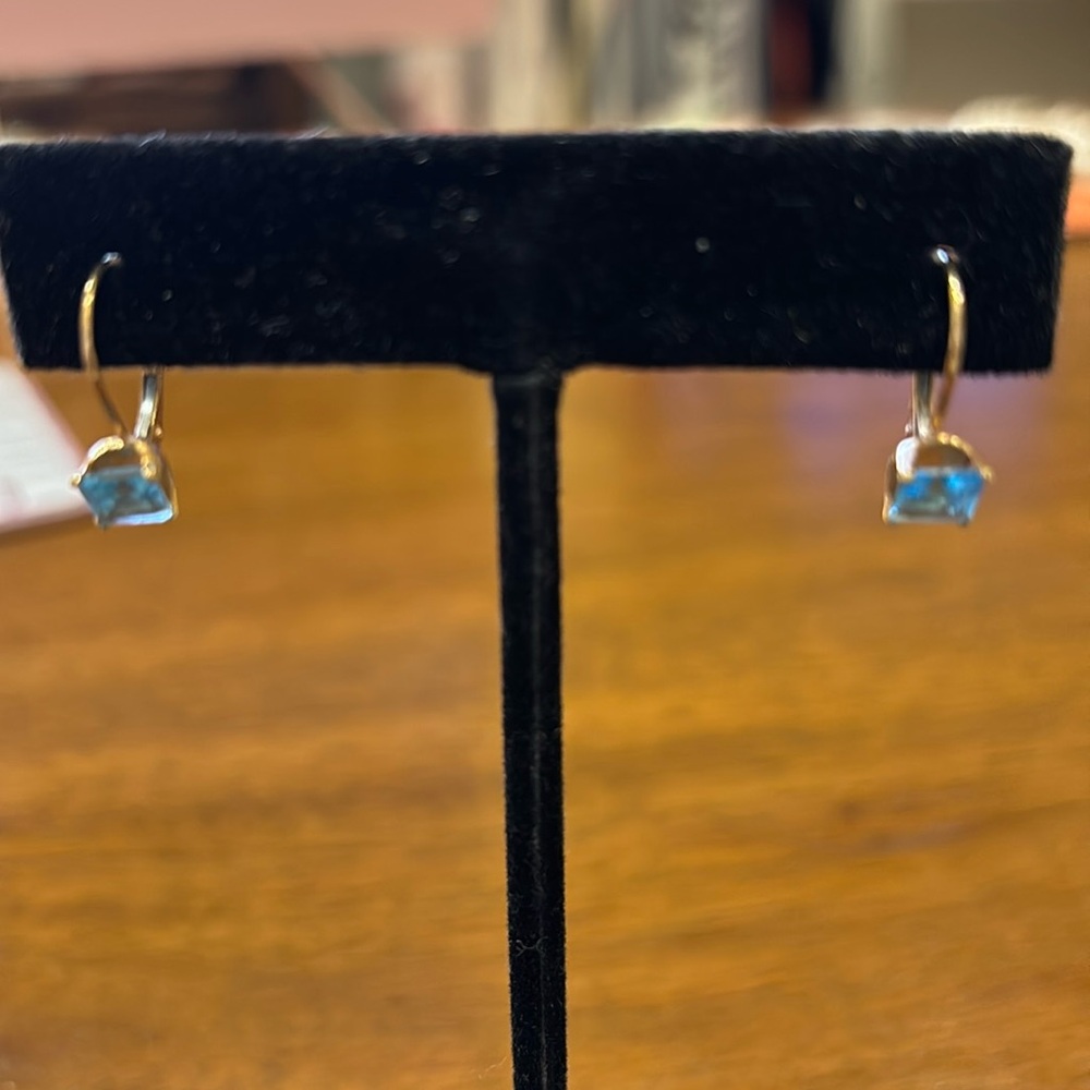 Topaz drop earring set in gold